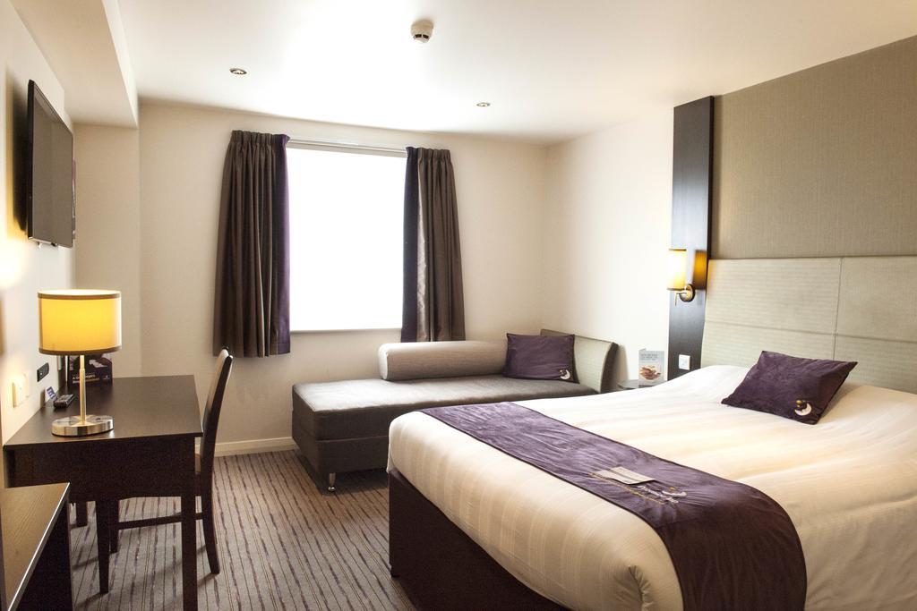 Premier Inn Dumfries Buitenkant foto